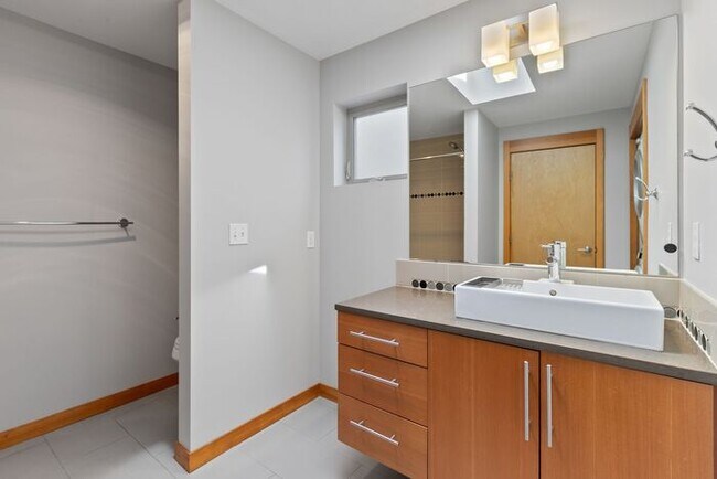 Building Photo - Air Conditioned West Seattle Live/Work Tow...