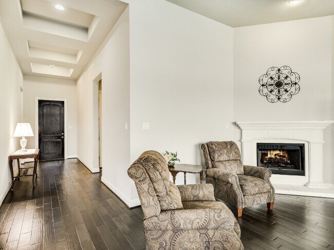 Building Photo - 3925 Octavia Dr
