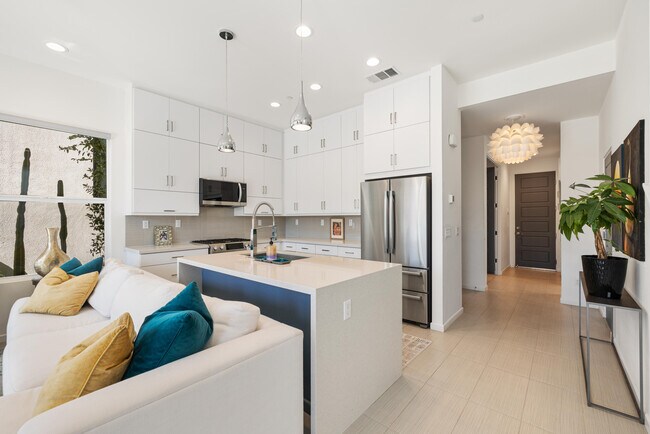 Building Photo - 483 Beacon Way