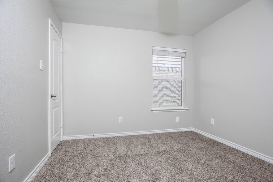 Building Photo - 1172 Tomahawk Dr