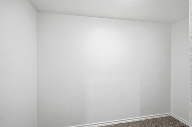 Building Photo - 1328 Broaddus Rd