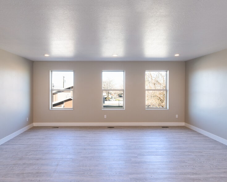 Building Photo - 295 N 200 W