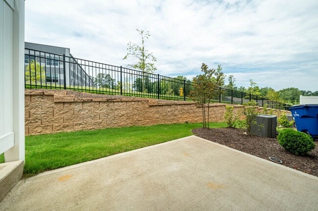 Building Photo - 838 Oak Center Dr