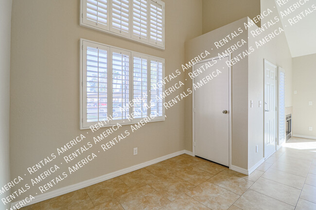 Building Photo - Lovely 2 bedroom condo in Chandler!