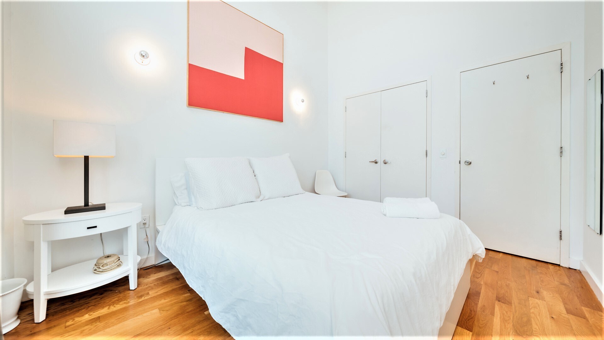 Building Photo - 130 Scholes St