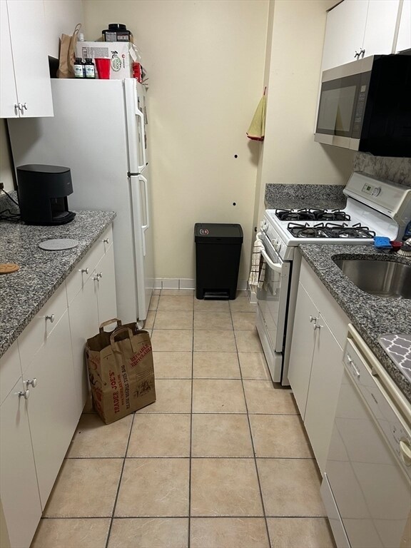 Building Photo - 77 Pond Ave