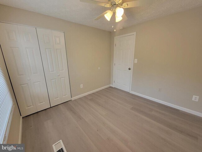 Building Photo - 7598 Springfield Hills Dr