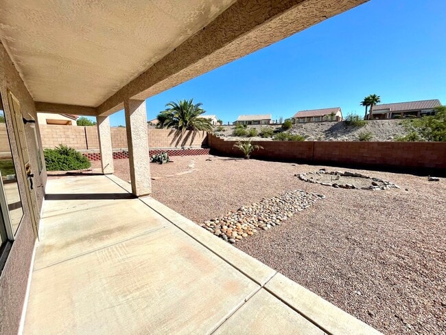 Building Photo - Large 2 Bedroom Home off the Parkway!