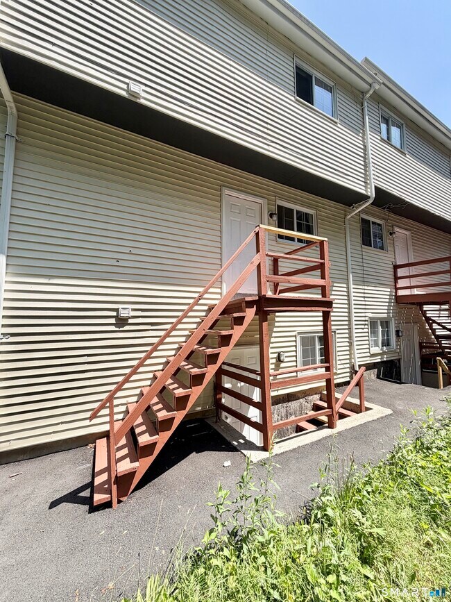 Building Photo - 71 Williams St