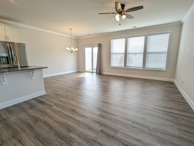 Building Photo - 2 Planters Pl