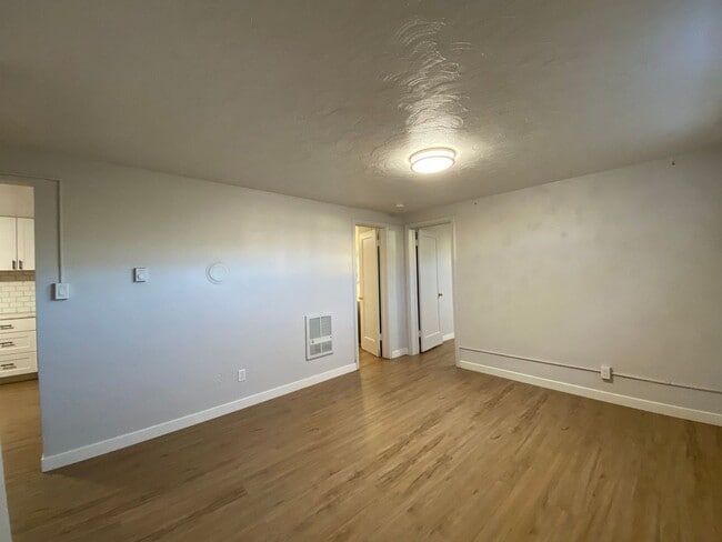 Building Photo - Remodeled Basement Apartment