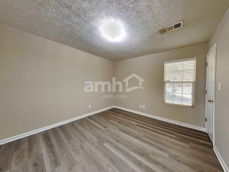 Building Photo - 1030 J Dorothy Pl