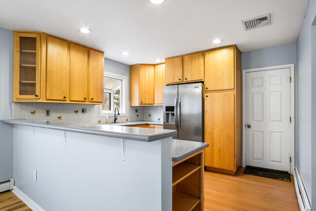 Building Photo - 413 Watson Ave
