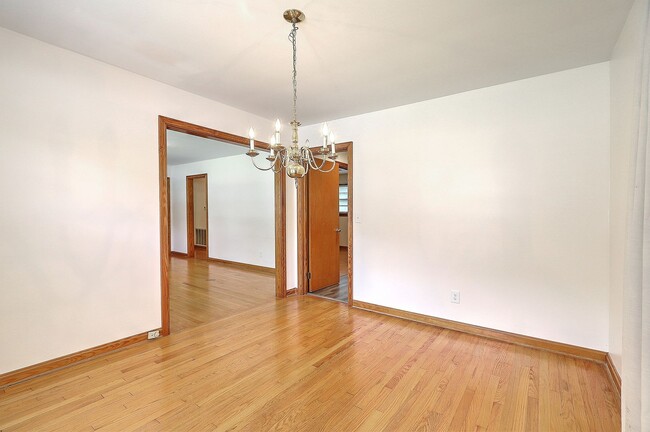 Building Photo - Single Family Home in Park Circle!