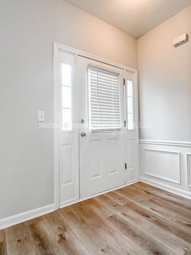 Building Photo - 139 Riverstone Commons Cir