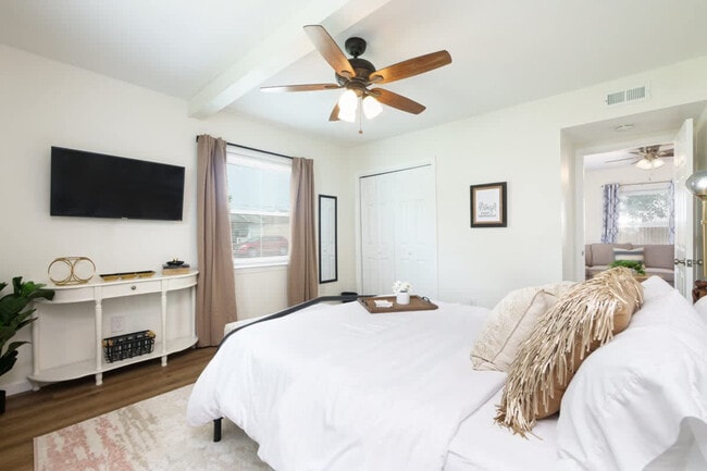 Building Photo - 415 Short St