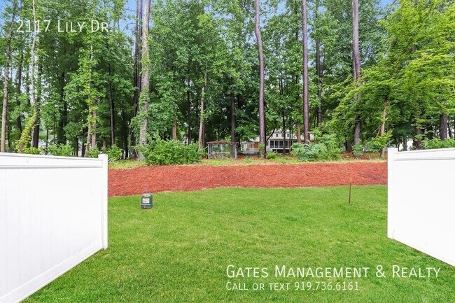 Building Photo - 2117 Lily Dr