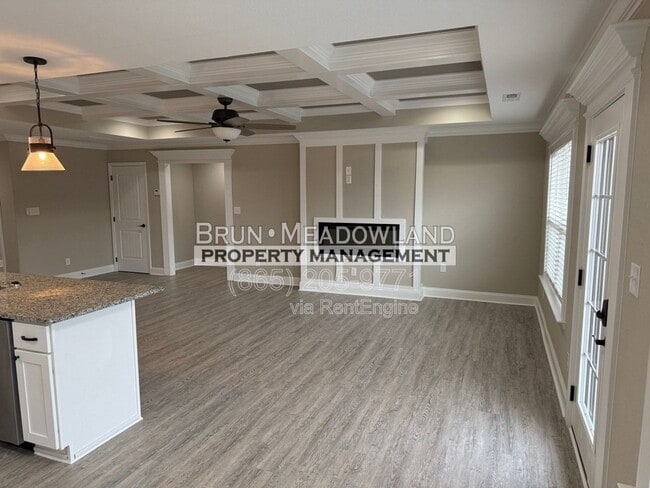 Building Photo - 3869 Doral Dr