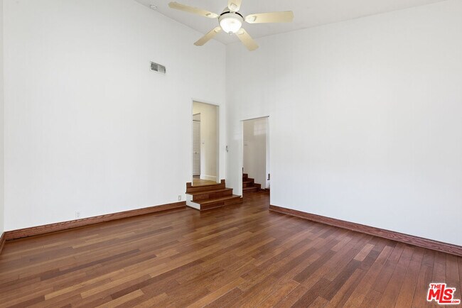 Building Photo - 4345 Canoga Ave