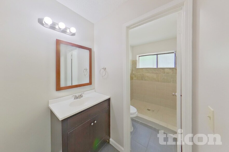 Building Photo - 2346 Blossom Ridge Dr N