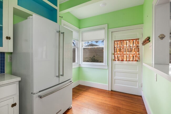 Building Photo - 4823 Fannin Dr