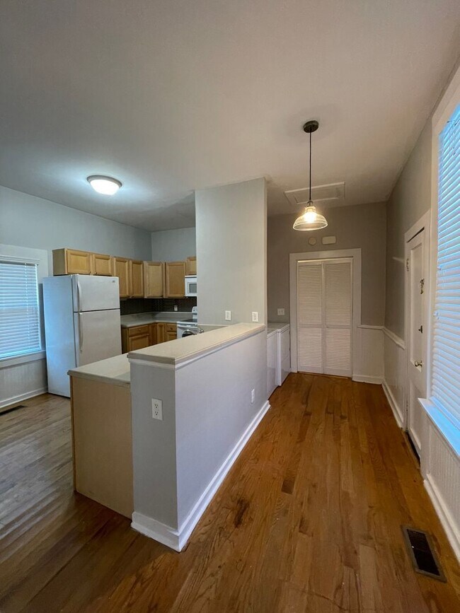 Building Photo - 882 Walnut St Ln