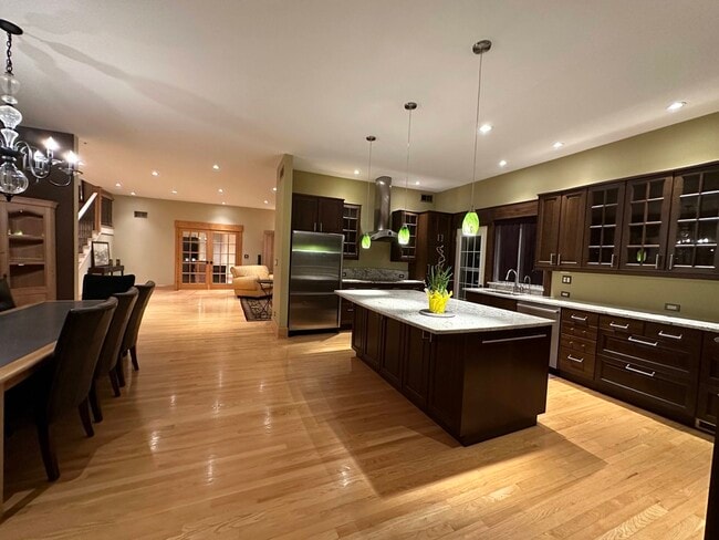 kitchen - 1700 N Windsor Dr