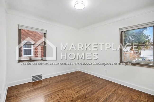 Building Photo - 15866 Mansfield St