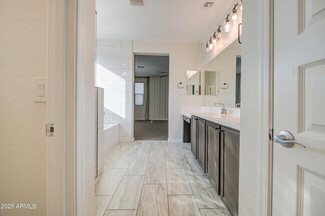 Building Photo - 9856 E Palladium Dr