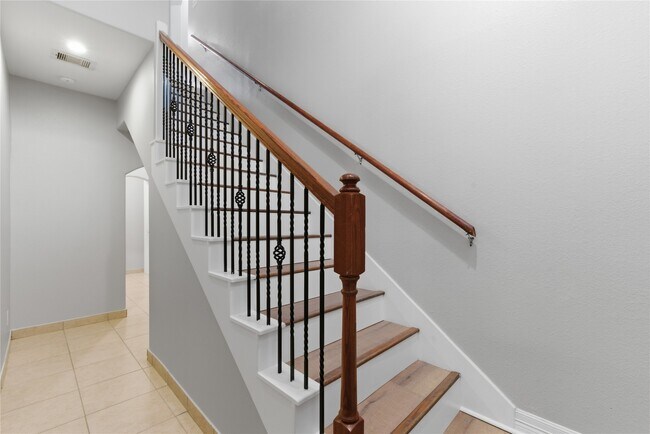 Building Photo - 408 Eichwurzel Ln