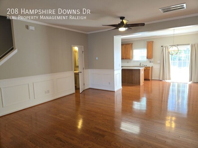 Building Photo - 208 Hampshire Downs Dr
