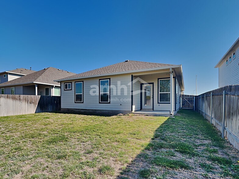 Building Photo - 457 Pebble Bend