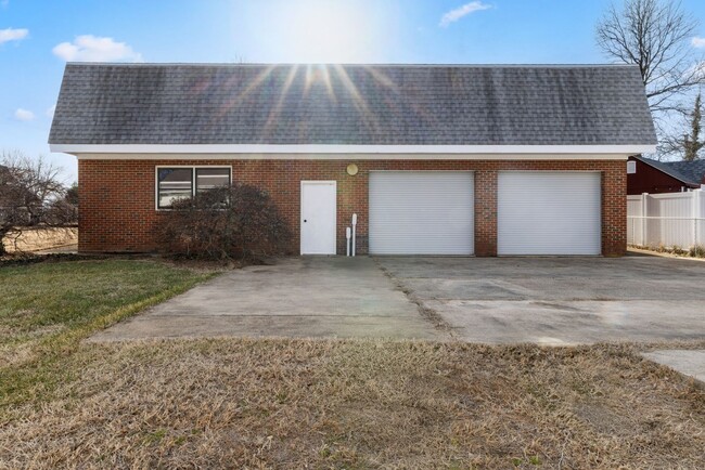 Building Photo - Charming 4BR House in Temple Hills