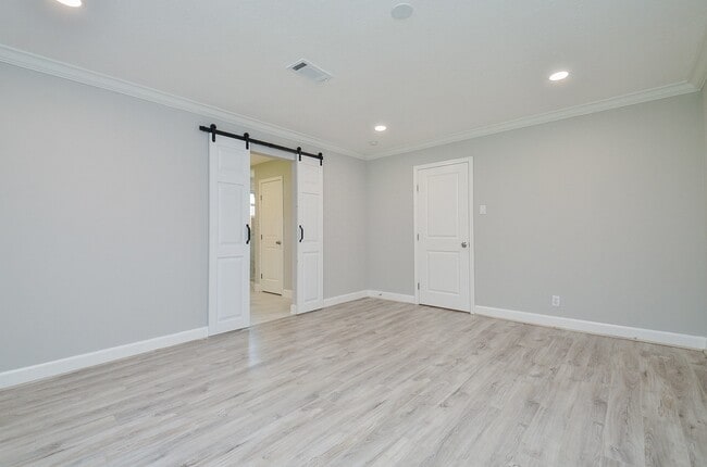 Building Photo - 9606 Highmeadow Dr