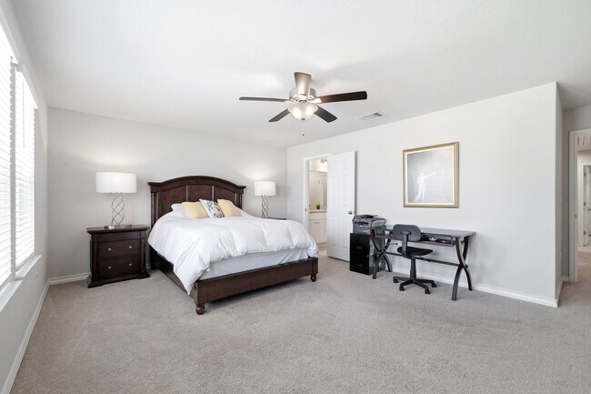 Building Photo - 5602 Chestnut Xing