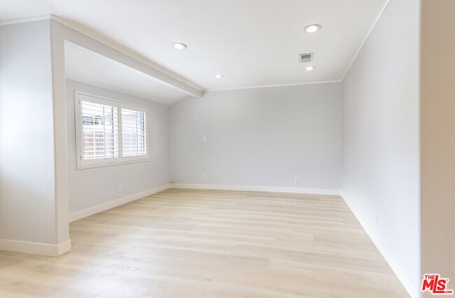 Building Photo - 14843 Morrison St