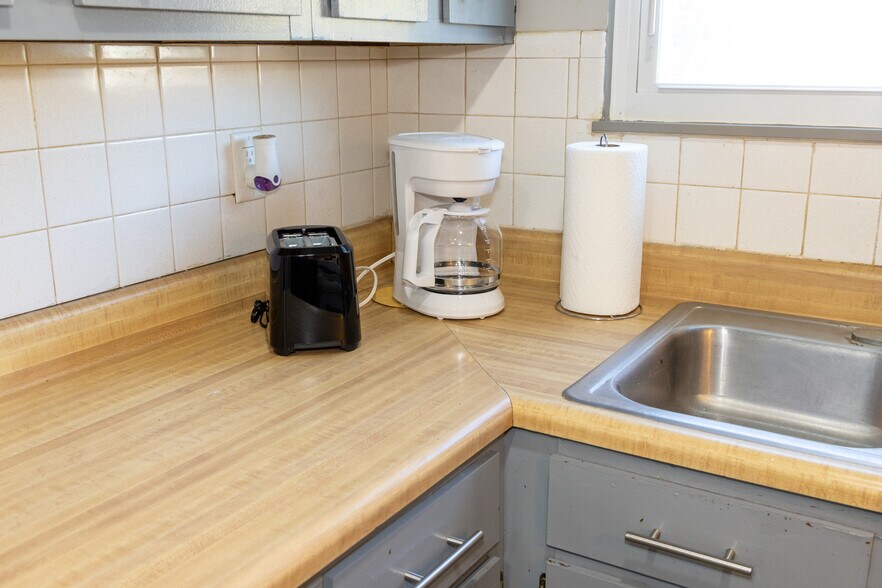 Building Photo - 1420 Villa Ct