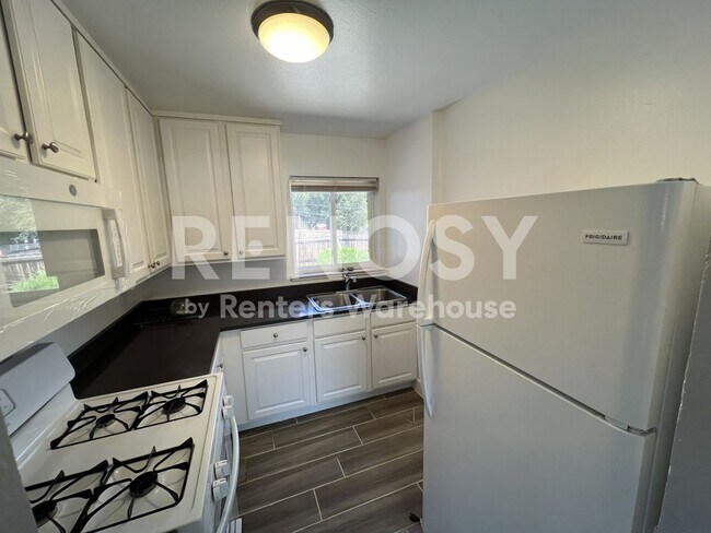 Building Photo - 342 S Alcott St