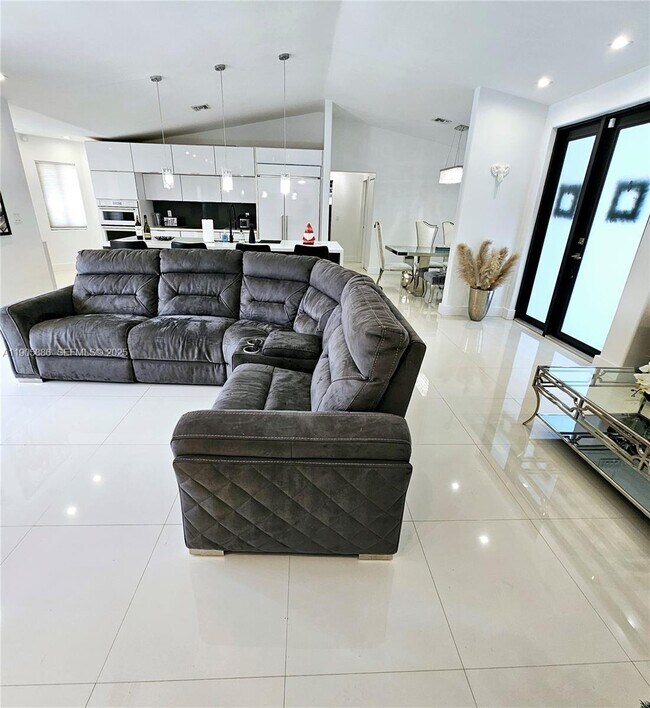 Building Photo - 16138 SW 154th Ct