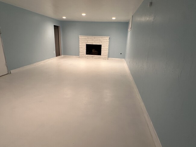 Building Photo - 309 N McCabe Rd