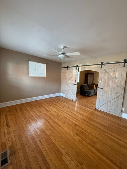 Building Photo - 3238 Mt Pleasant St