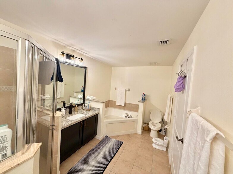 Building Photo - 159 Berenger Walk