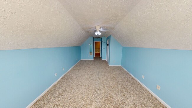 Building Photo - 4 Bedrooms in Sought After Neighborhood & ...