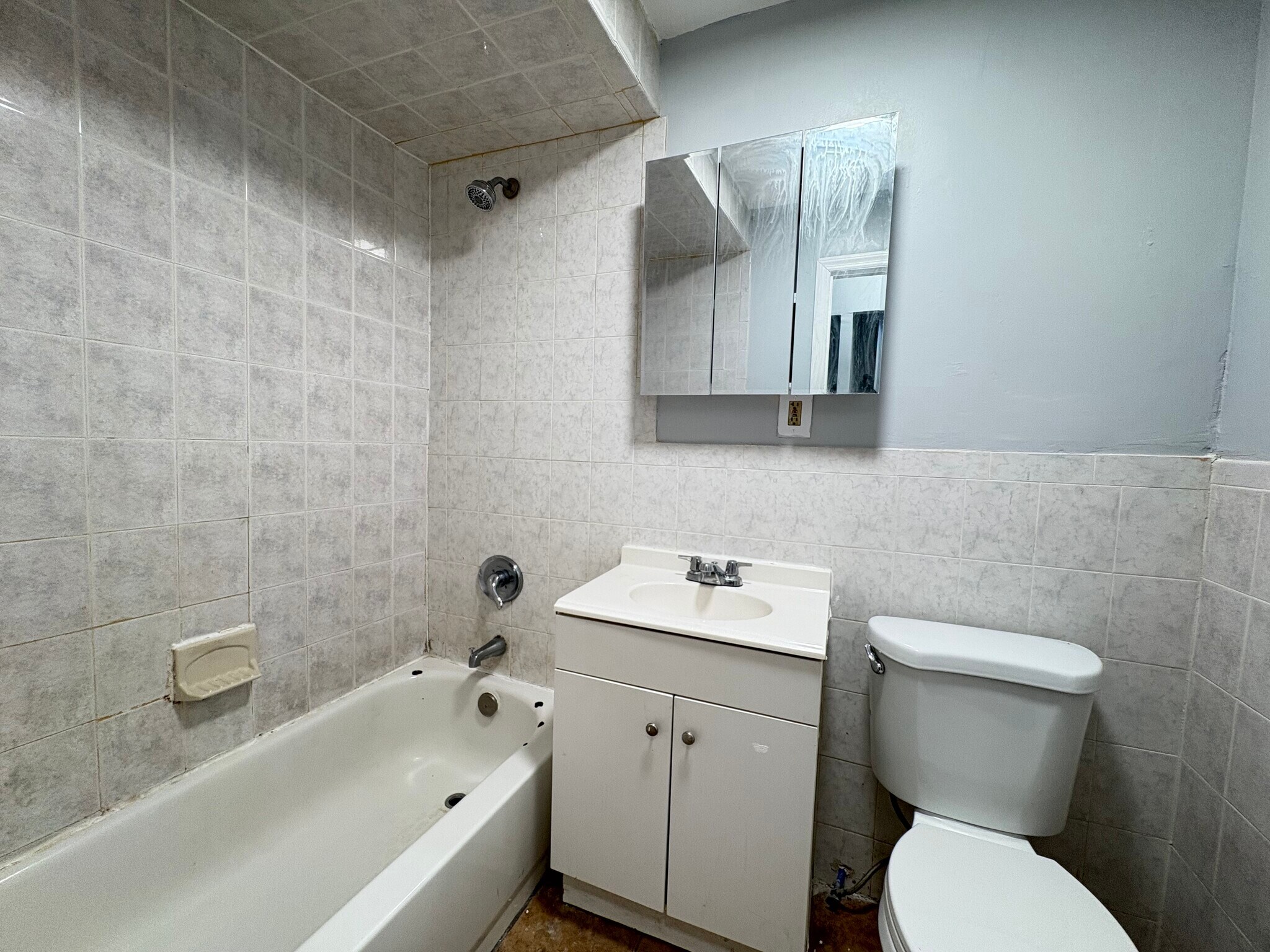 44 4th St 3L - 42 4th St
