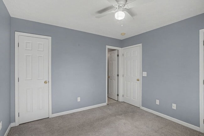 Building Photo - Now Available! 3 Bed 3 Bath Duplex