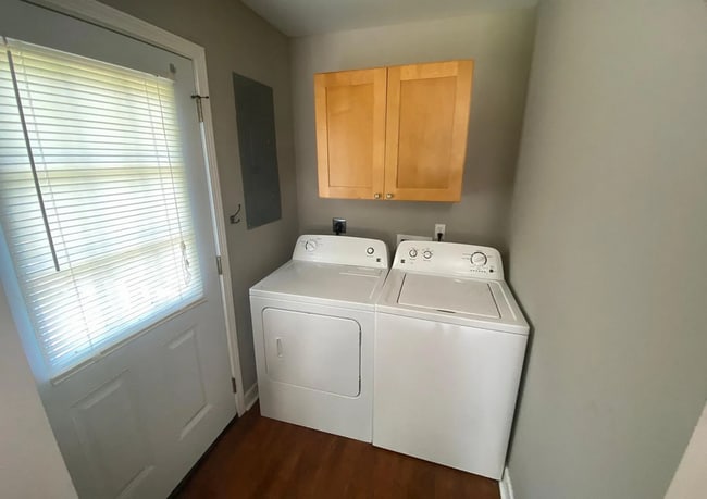 Building Photo - 3 BD/2 BA