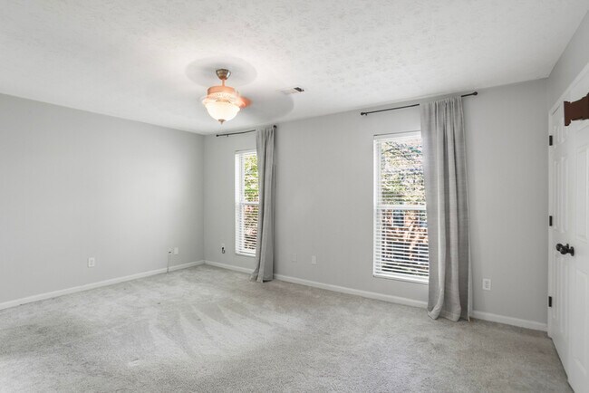 Building Photo - 115 Winding River Dr