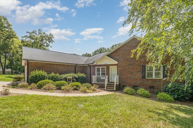Building Photo - Waterfront– Fully Furnished on Lake Norman...
