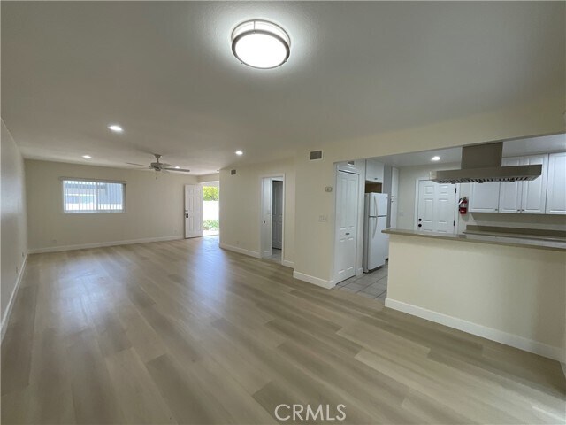 Building Photo - 2641 Santa Ana Ave