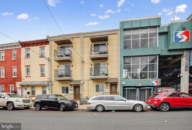 Building Photo - 1802 E Huntingdon St